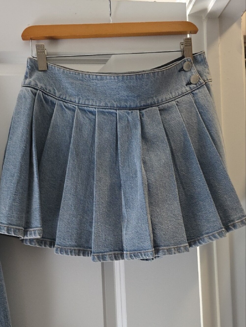 Alice + Olivia Light Blue Denim Blazer and matching Skort - Picture 5 of 10